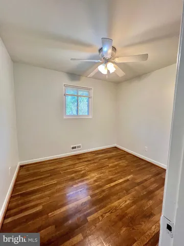 a view of empty room with window