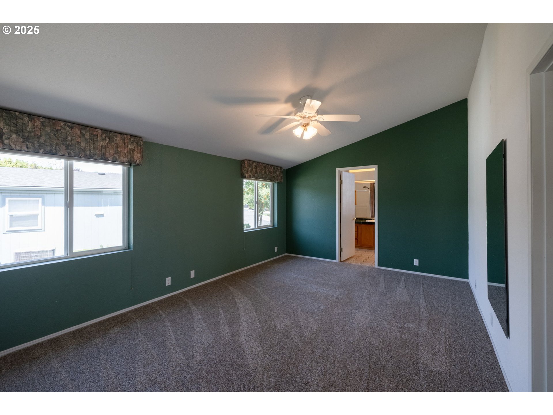 2636 Southwest Mariposa Loop Redmond, OR 97756 - Photo 11 of 44