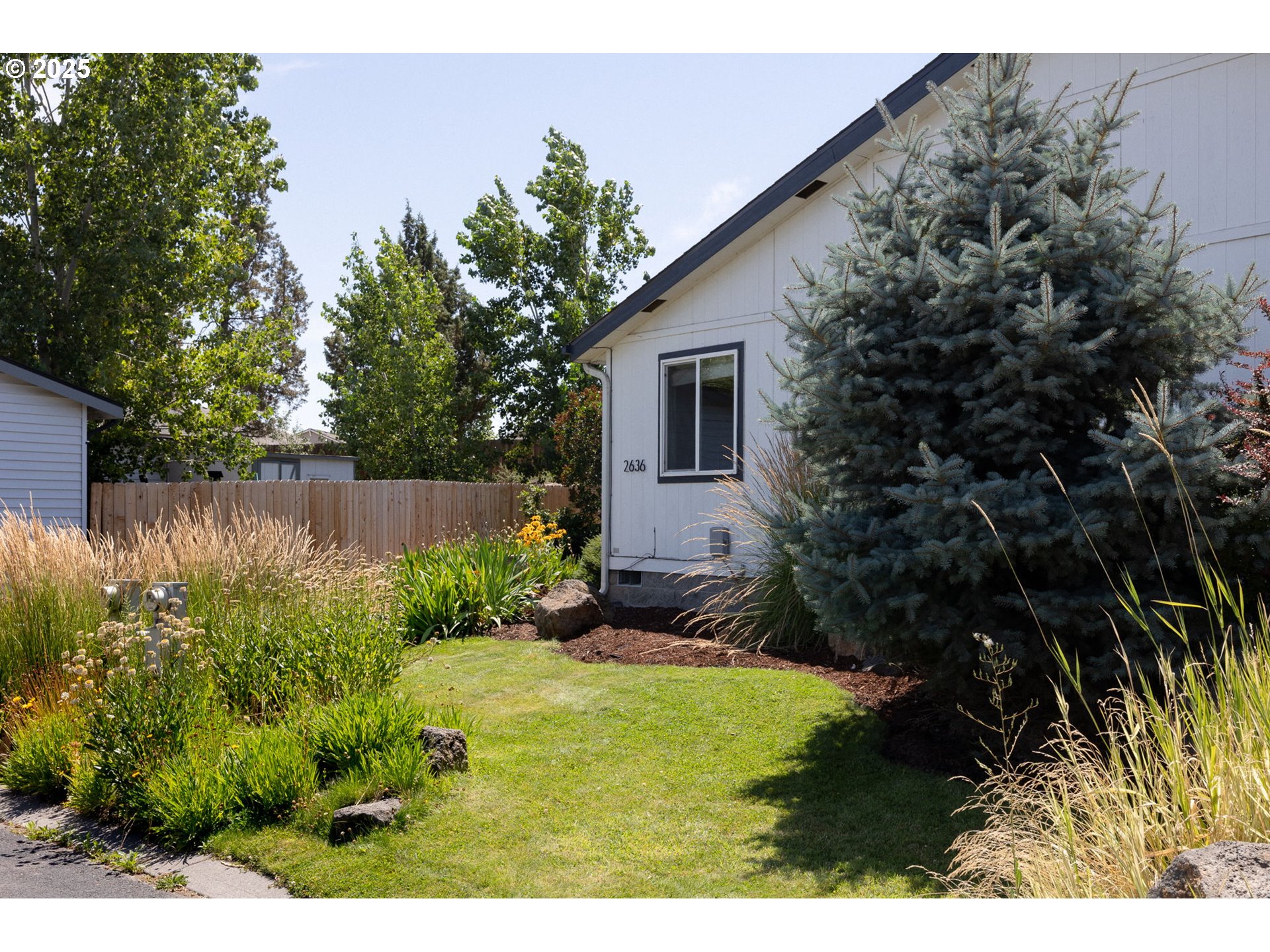 2636 Southwest Mariposa Loop Redmond, OR 97756 - Photo 13 of 44