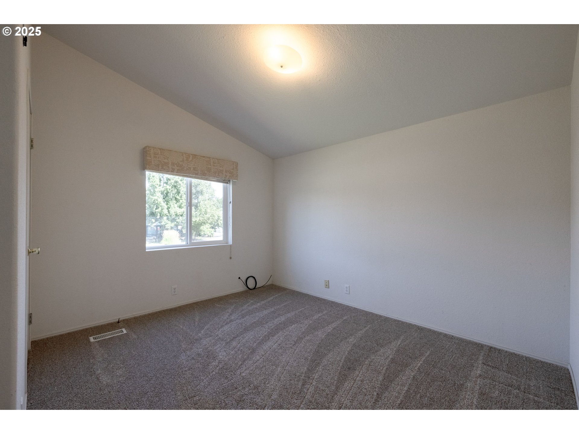 2636 Southwest Mariposa Loop Redmond, OR 97756 - Photo 15 of 44