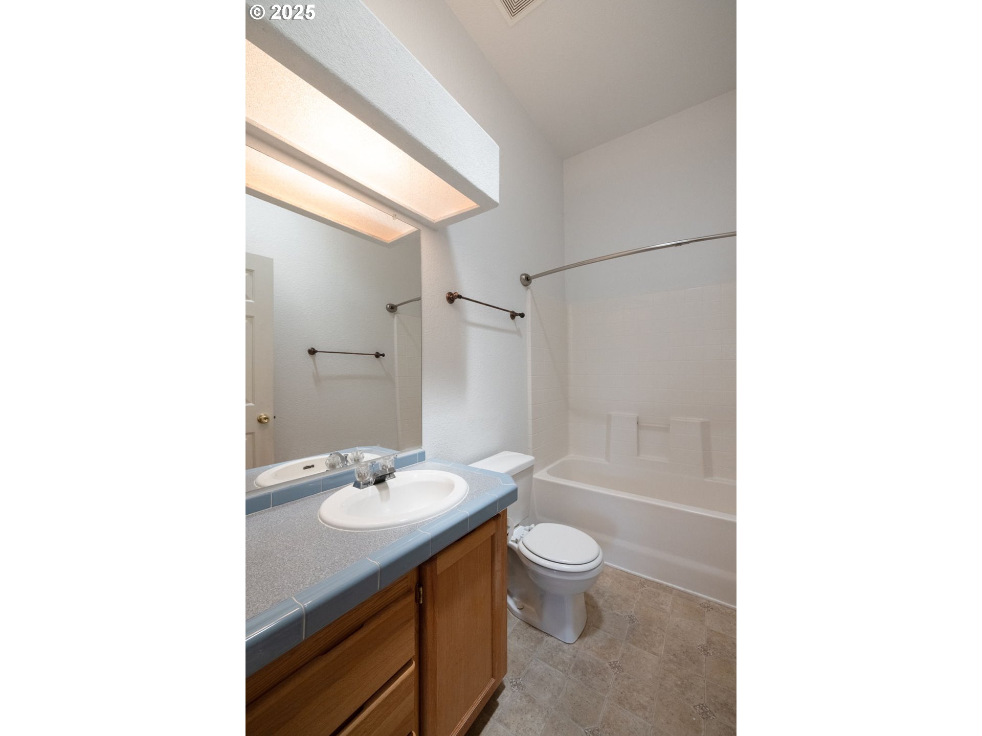 2636 Southwest Mariposa Loop Redmond, OR 97756 - Photo 18 of 44