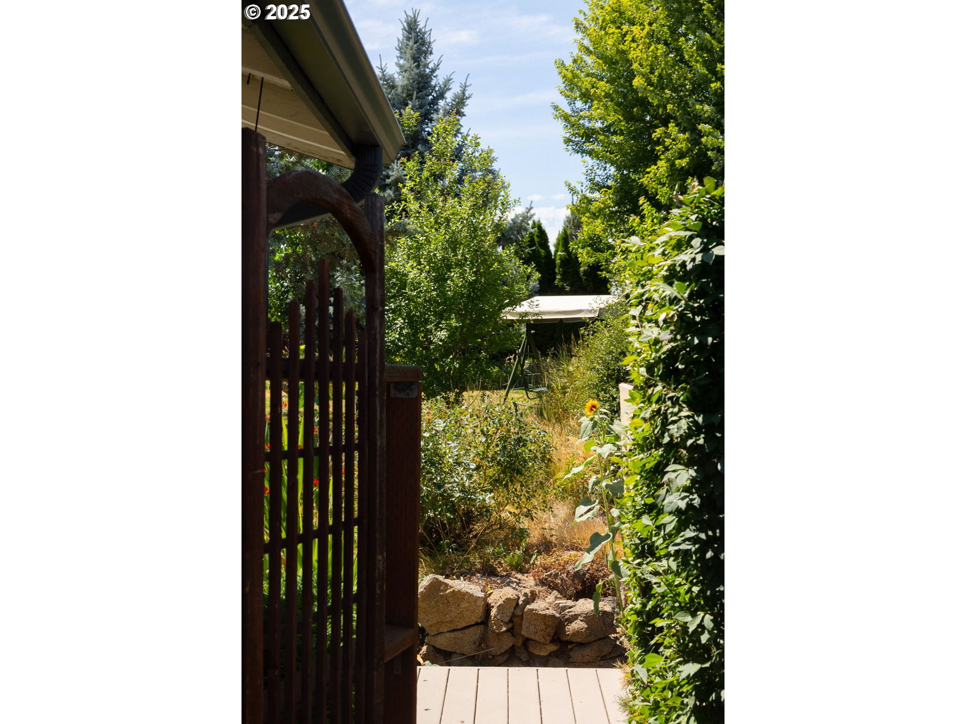 2636 Southwest Mariposa Loop Redmond, OR 97756 - Photo 19 of 44