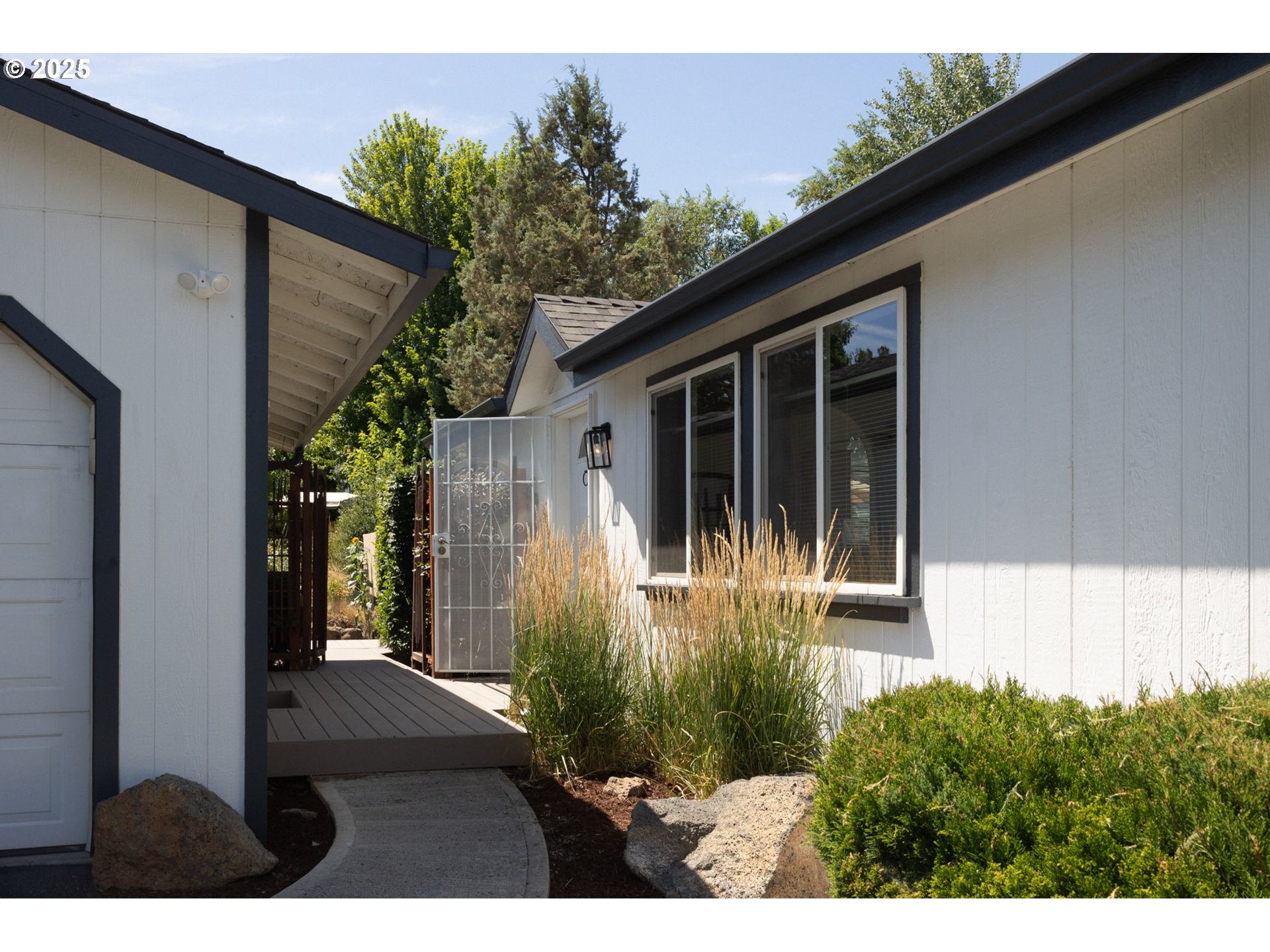 2636 Southwest Mariposa Loop Redmond, OR 97756 - Photo 23 of 44