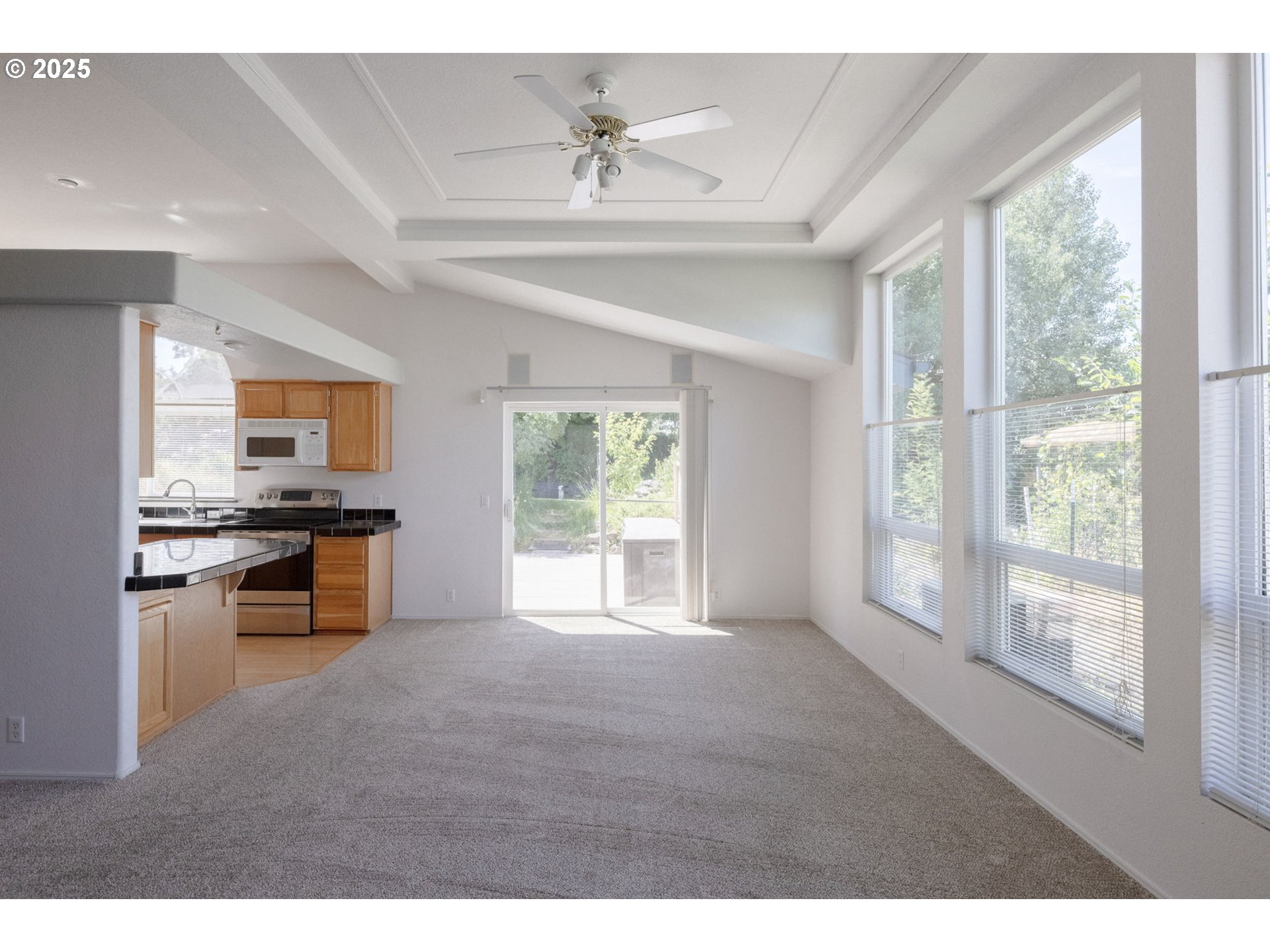 2636 Southwest Mariposa Loop Redmond, OR 97756 - Photo 3 of 44