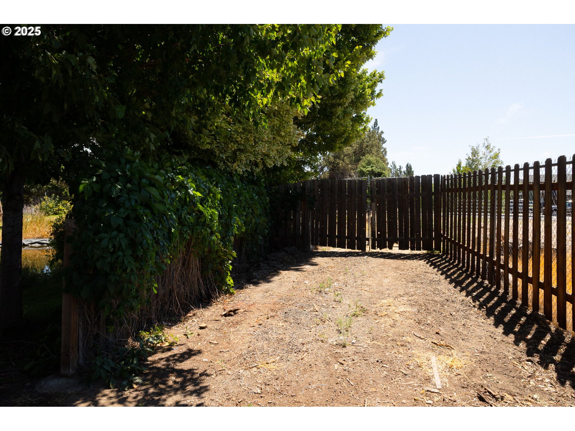 2636 Southwest Mariposa Loop Redmond, OR 97756 - Photo 32 of 44