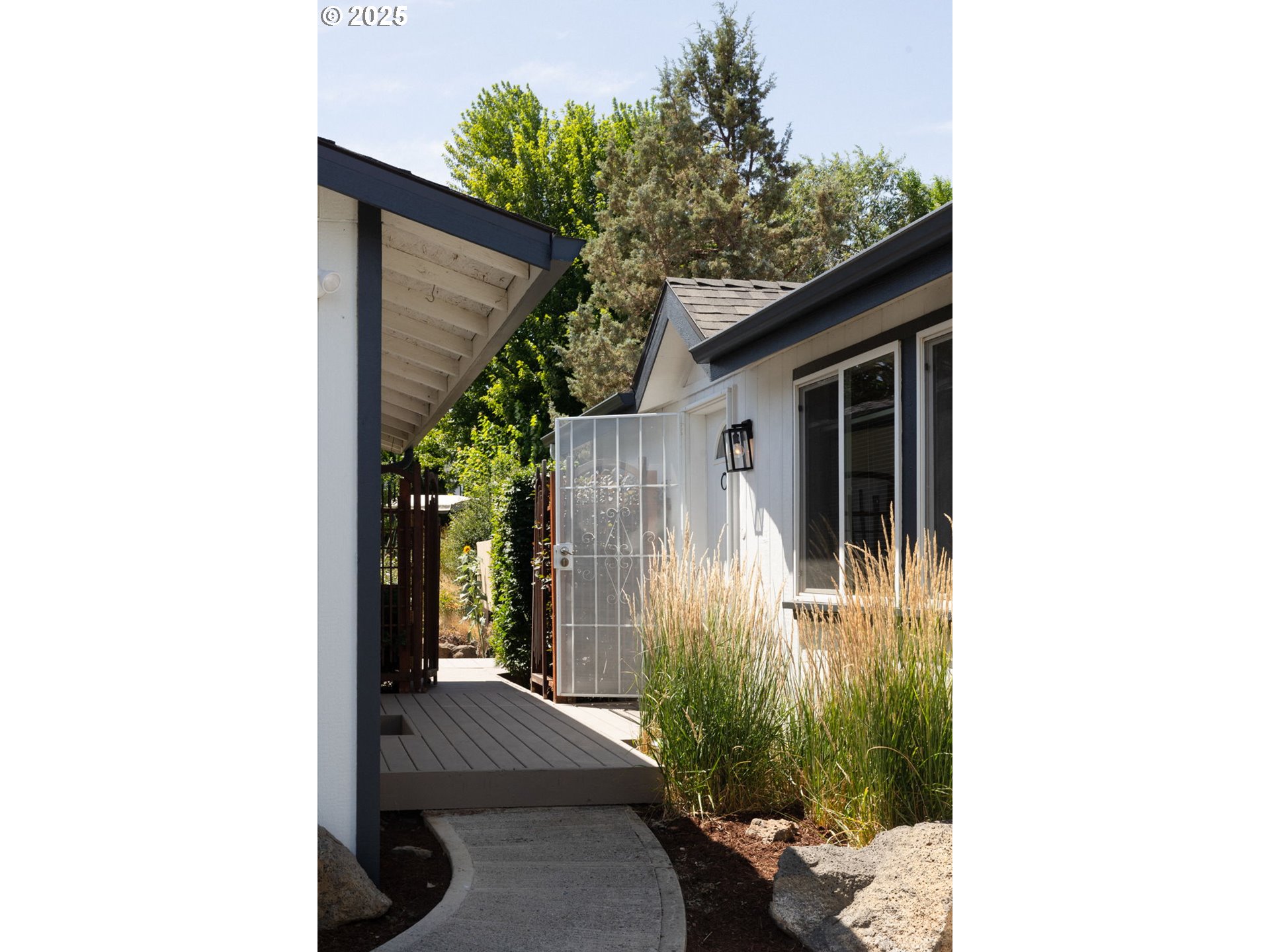 2636 Southwest Mariposa Loop Redmond, OR 97756 - Photo 33 of 44