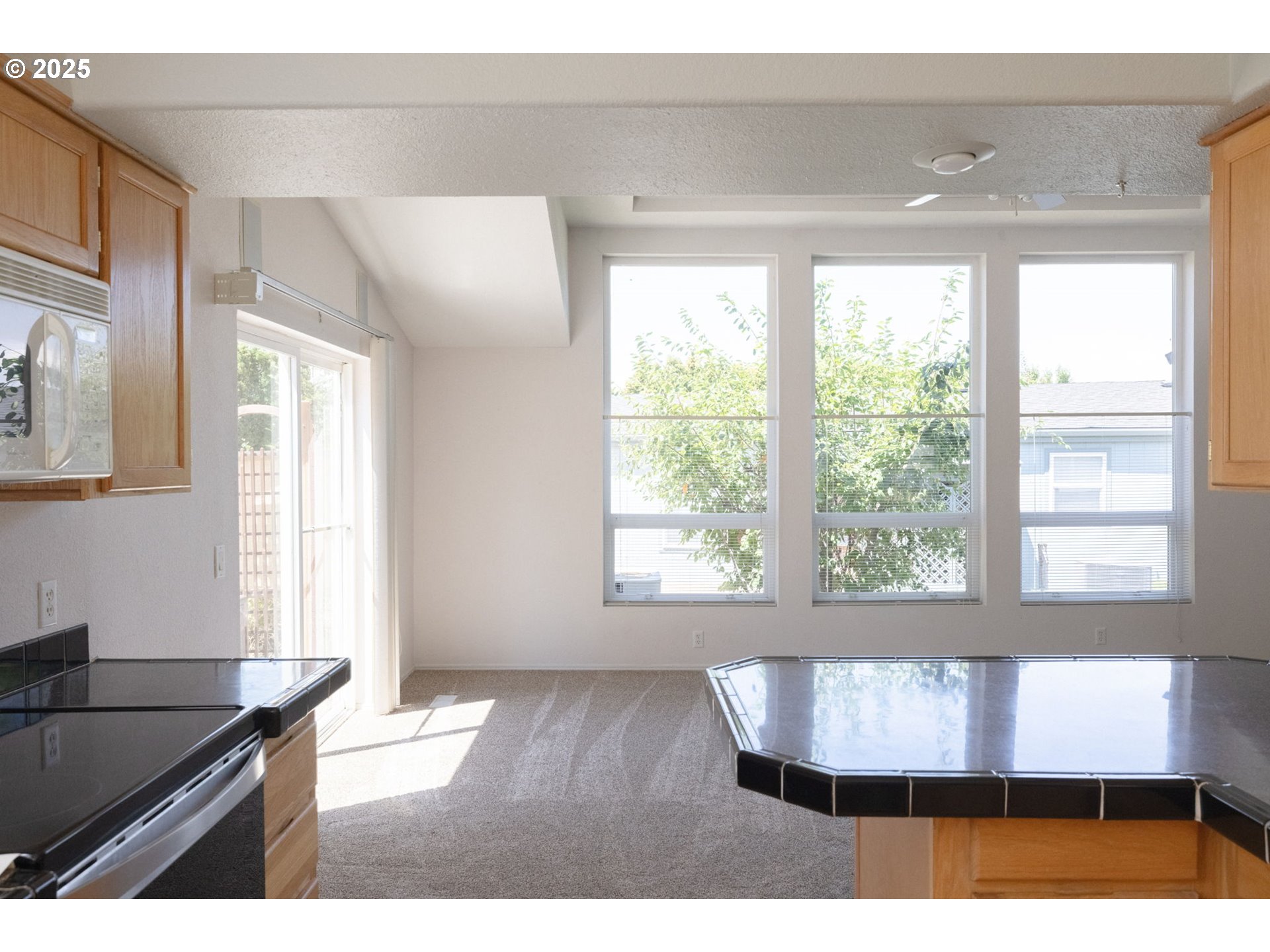 2636 Southwest Mariposa Loop Redmond, OR 97756 - Photo 4 of 44