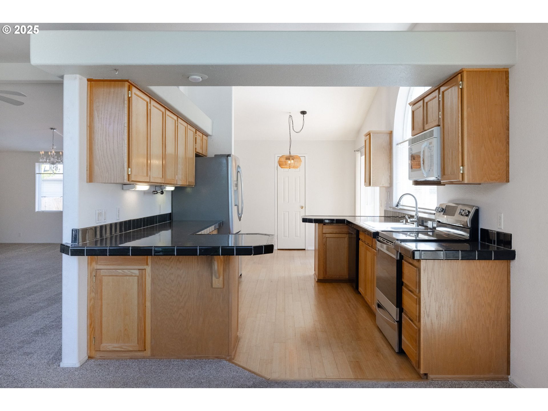 2636 Southwest Mariposa Loop Redmond, OR 97756 - Photo 5 of 44