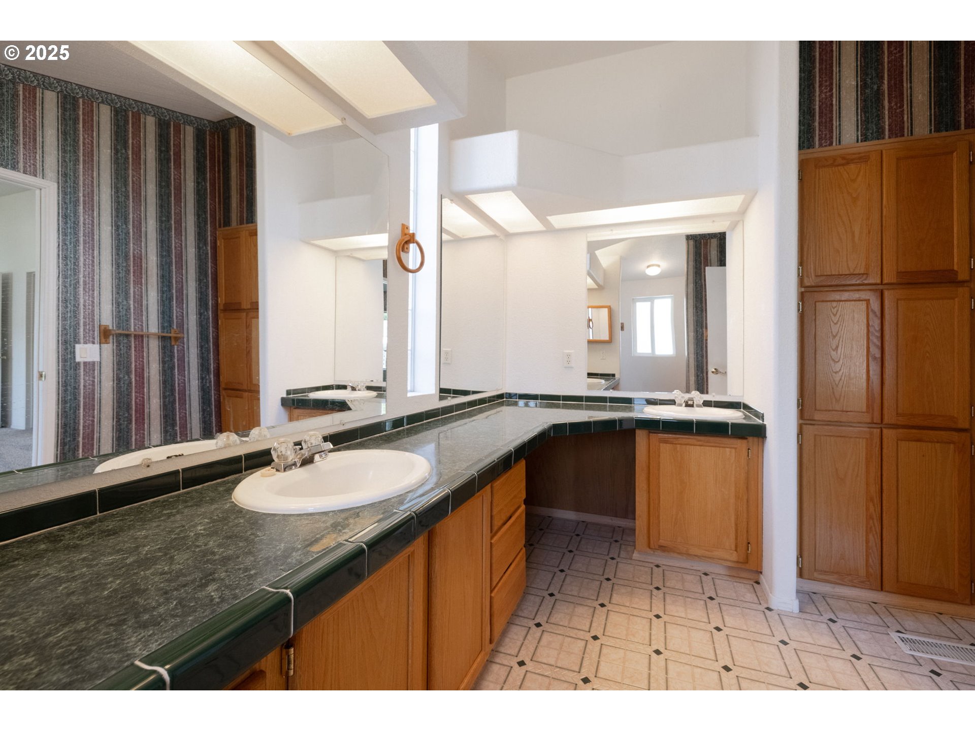 2636 Southwest Mariposa Loop Redmond, OR 97756 - Photo 9 of 44