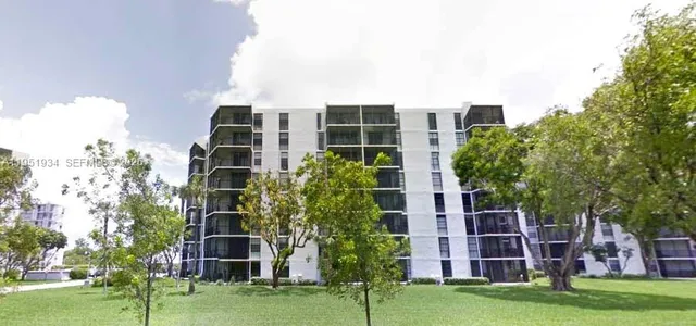 $1,850 | 3401 North Country Club Drive, Unit 310, Aventura, FL 33180