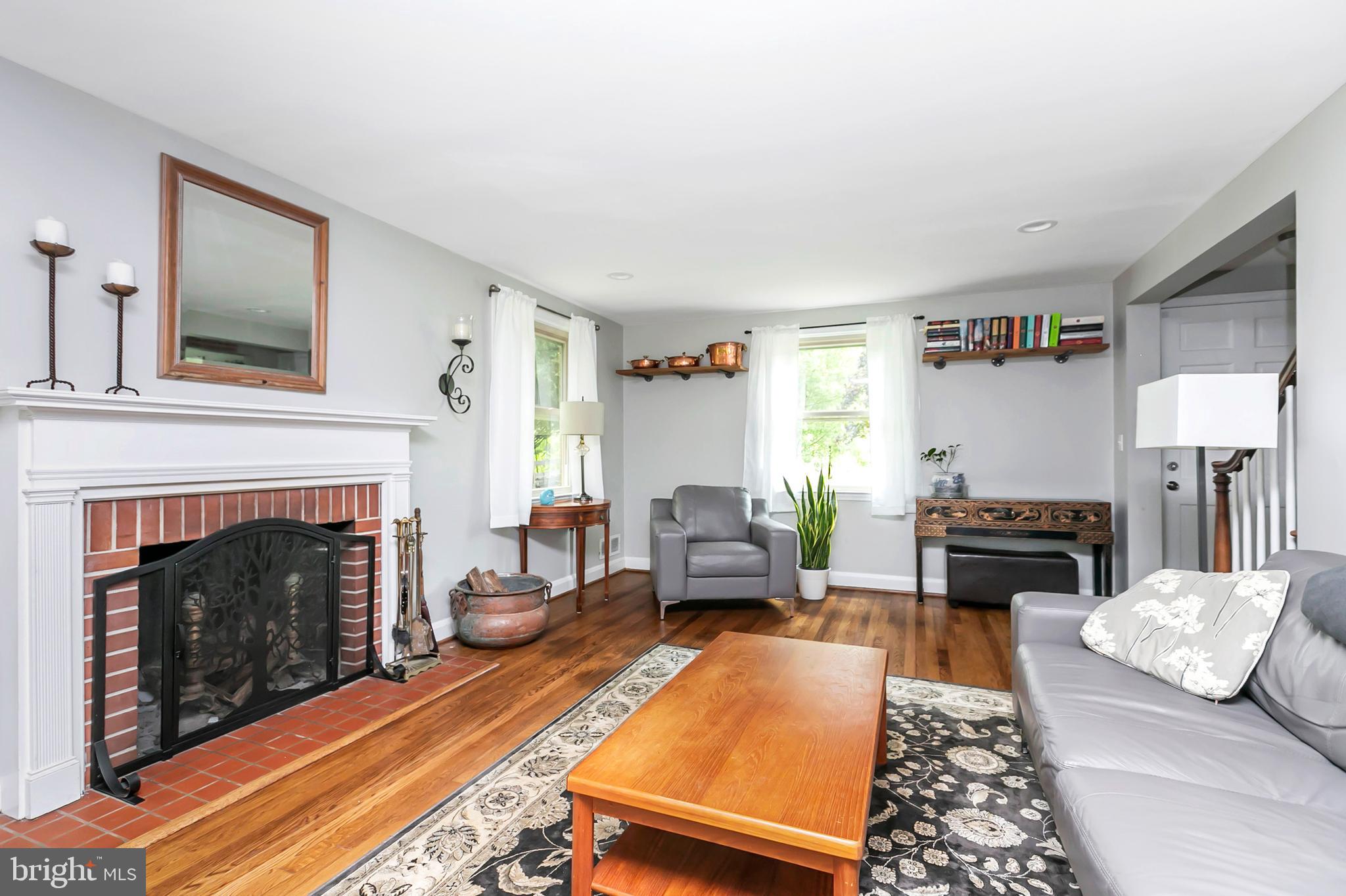 12232 Dover Road Reisterstown, MD 21136 - Photo 5 of 36 Living room.