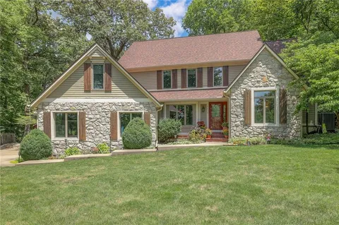 $750,000 | 8675 Shorewood Drive, De Soto, KS 66018