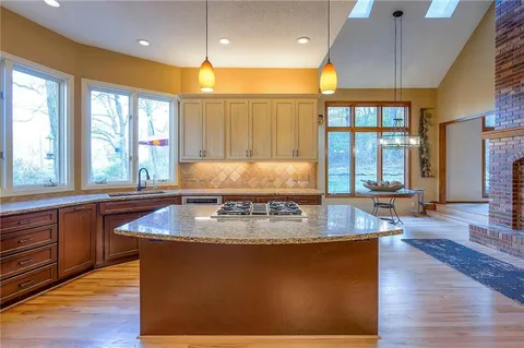 $750,000 | 8675 Shorewood Drive, De Soto, KS 66018