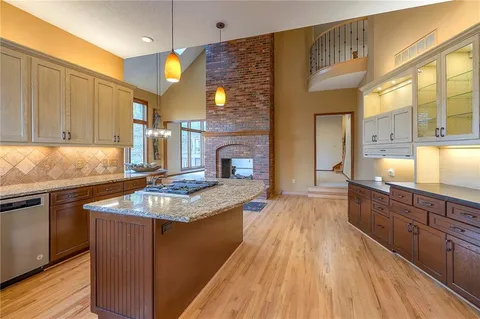 $750,000 | 8675 Shorewood Drive, De Soto, KS 66018