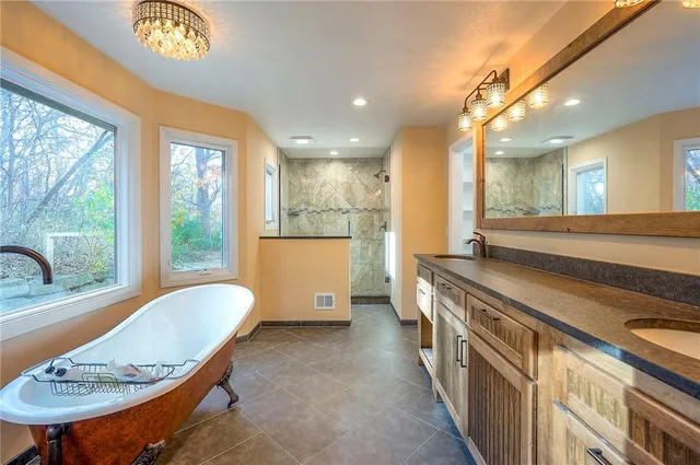 $750,000 | 8675 Shorewood Drive, De Soto, KS 66018