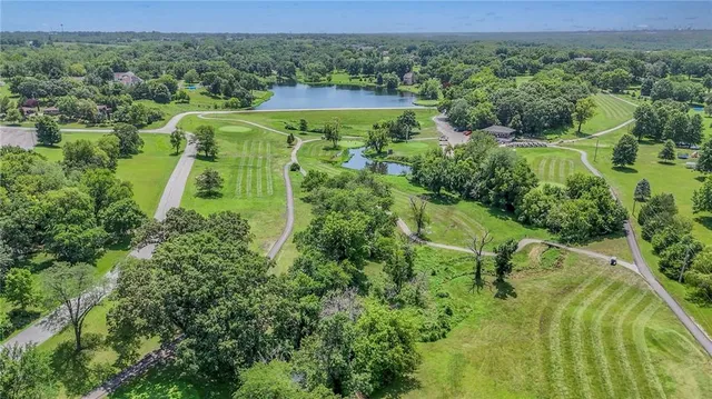 $750,000 | 8675 Shorewood Drive, De Soto, KS 66018