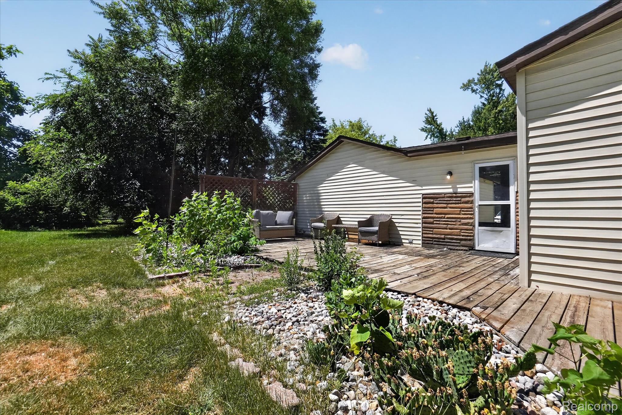 508 Deland Road Flushing, MI 48433 - Photo 34 of 38 36-508-Deland-Rd-WindowStill.jpg