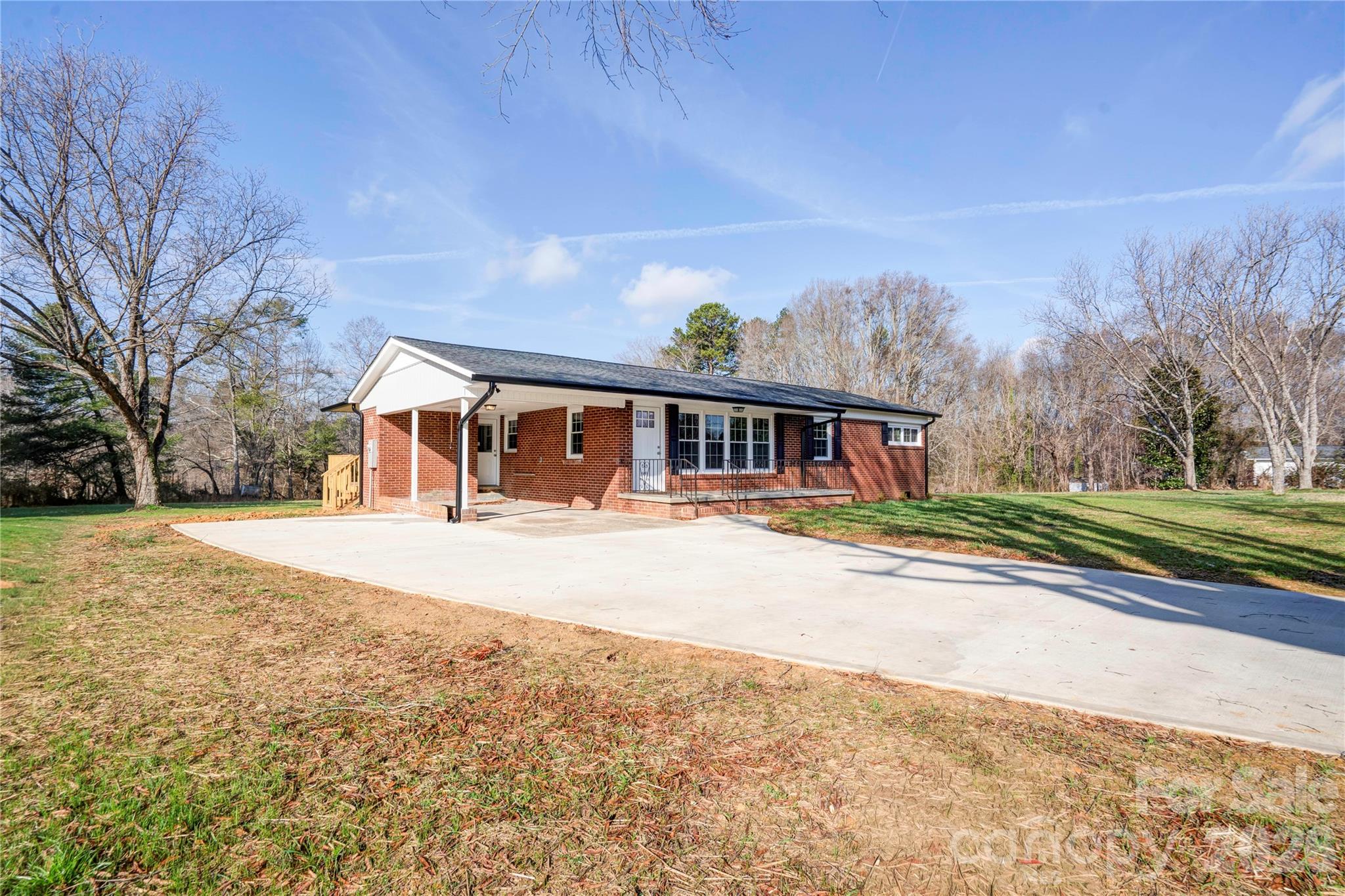 2822 Bettis Road Grover, NC 28073 - Photo 2 of 32 front view of a house with a yard