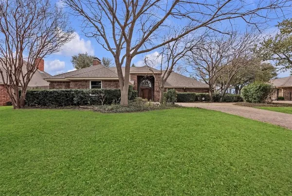 $2,800 | 817 Turnberry Drive, Mansfield, TX 76063