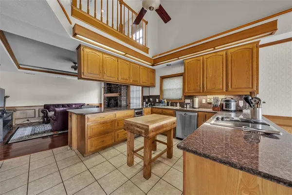 $2,800 | 817 Turnberry Drive, Mansfield, TX 76063