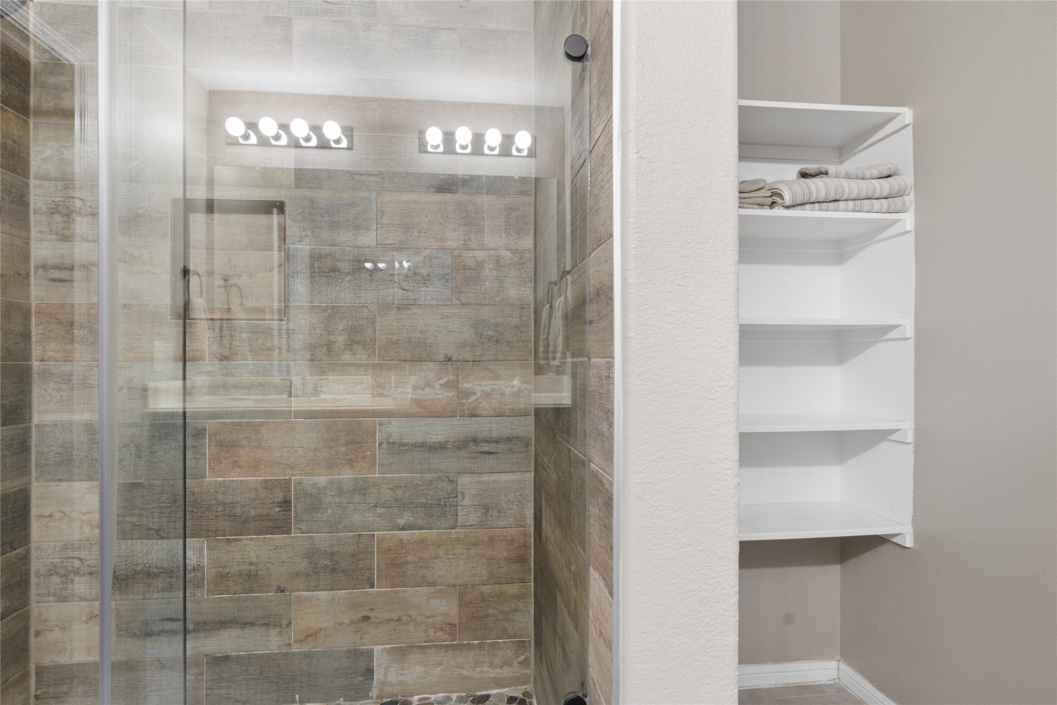 8003 Carillon Way Rosharon, TX 77583 - Photo 18 of 26 Gallery Image 18