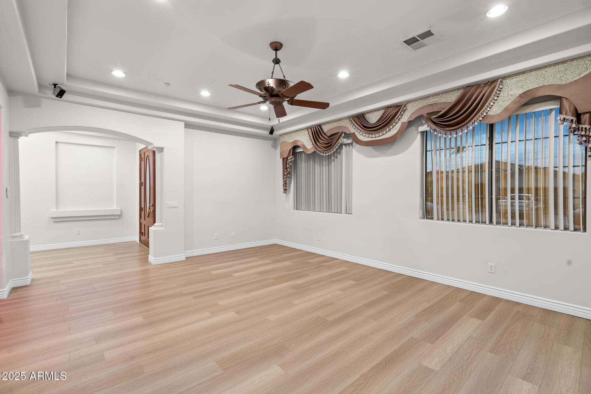 6829 North 14th Street Phoenix, AZ 85014 - Photo 12 of 53 a view of an empty room