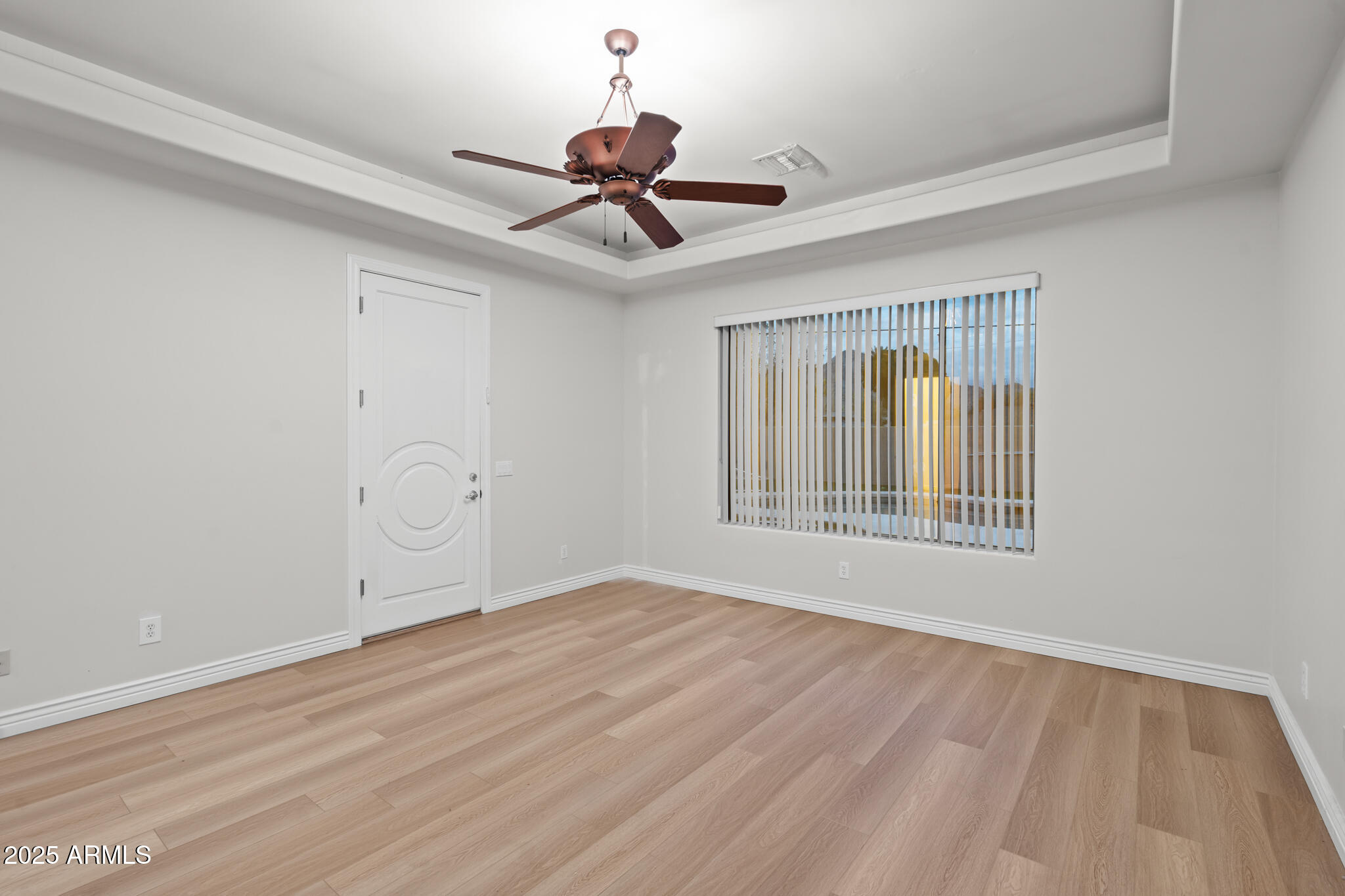 6829 North 14th Street Phoenix, AZ 85014 - Photo 31 of 53 a view of an empty room with a window