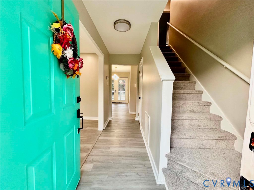 7110 Manning Road Chesterfield, VA 23832 - Photo 6 of 50 Bright entryway featuring a striking turquoise six
