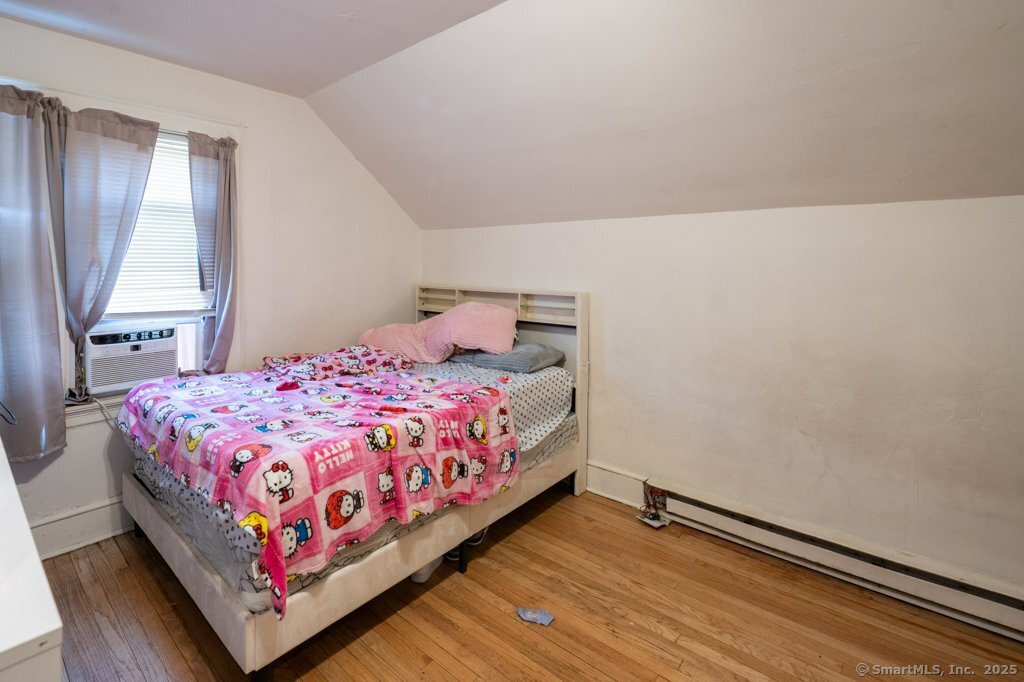 21 Poplar Street Waterbury, CT 06708 - Photo 2 of 31