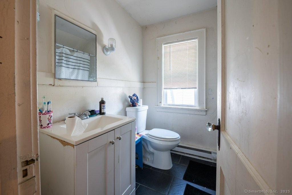 21 Poplar Street Waterbury, CT 06708 - Photo 4 of 31