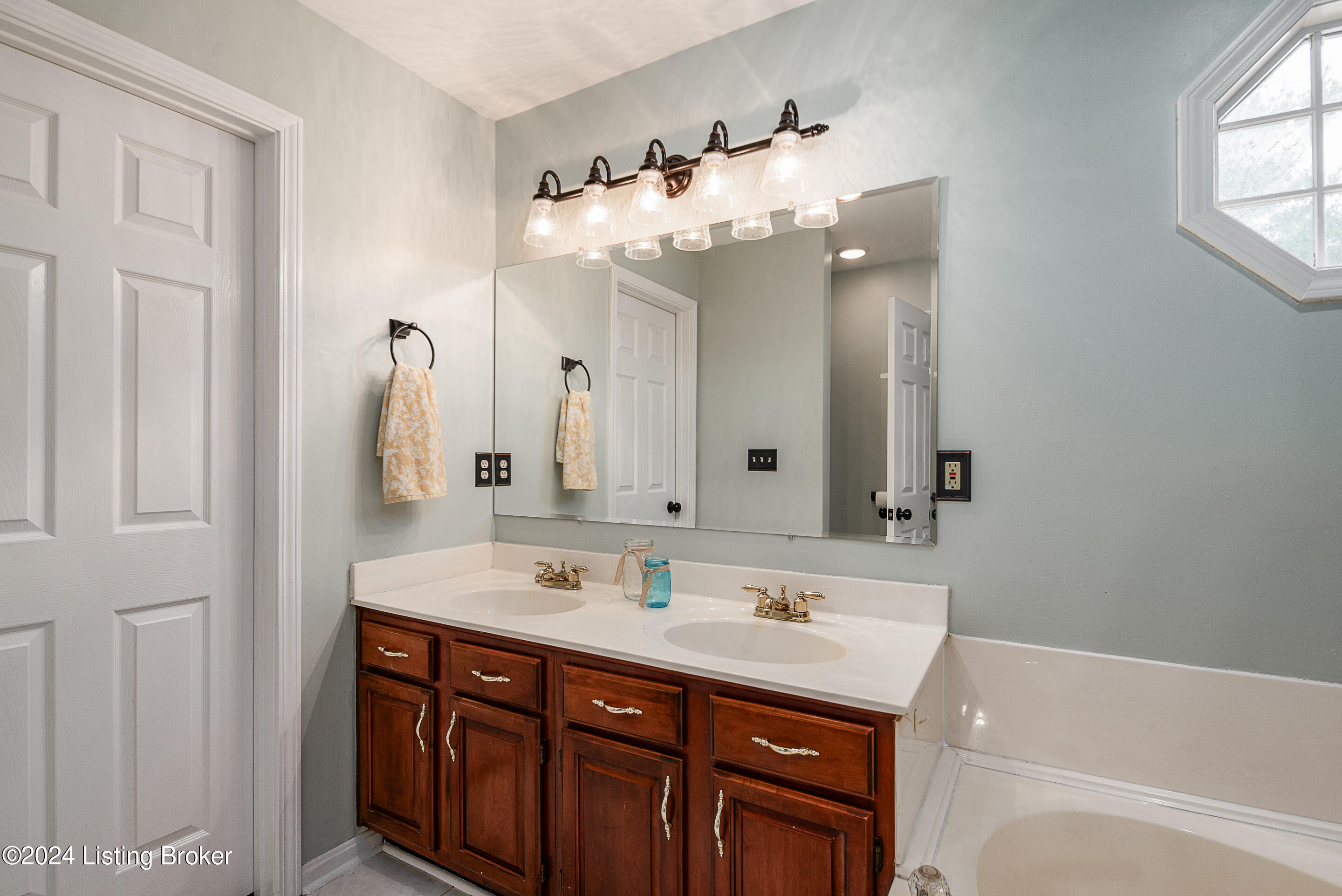 8317 Lacevine Road Louisville, KY 40220 - Photo 21 of 45 DHI-21