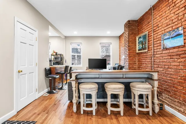 $1,995 | 6 Drake Place, Unit 2, Boston, MA 02128