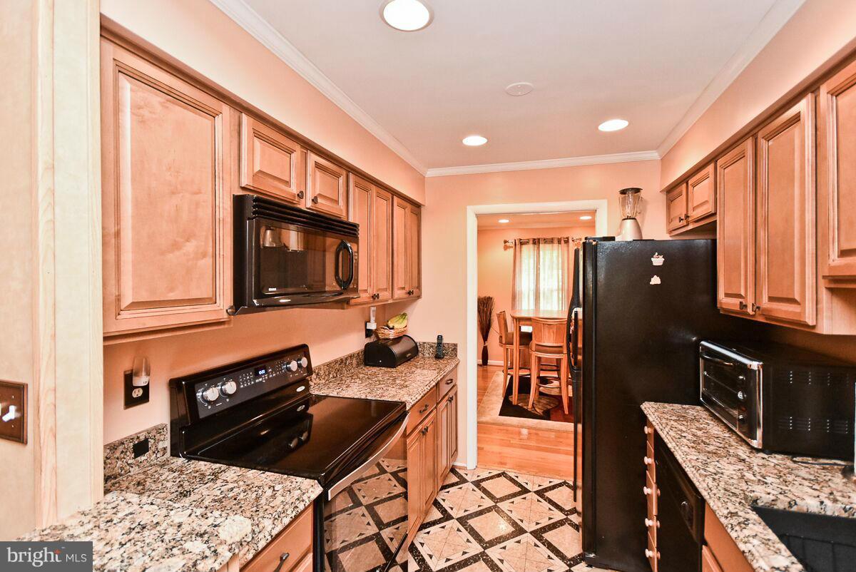 6206 Terence Drive Clinton, MD 20735 - Photo 15 of 29 Kitchen