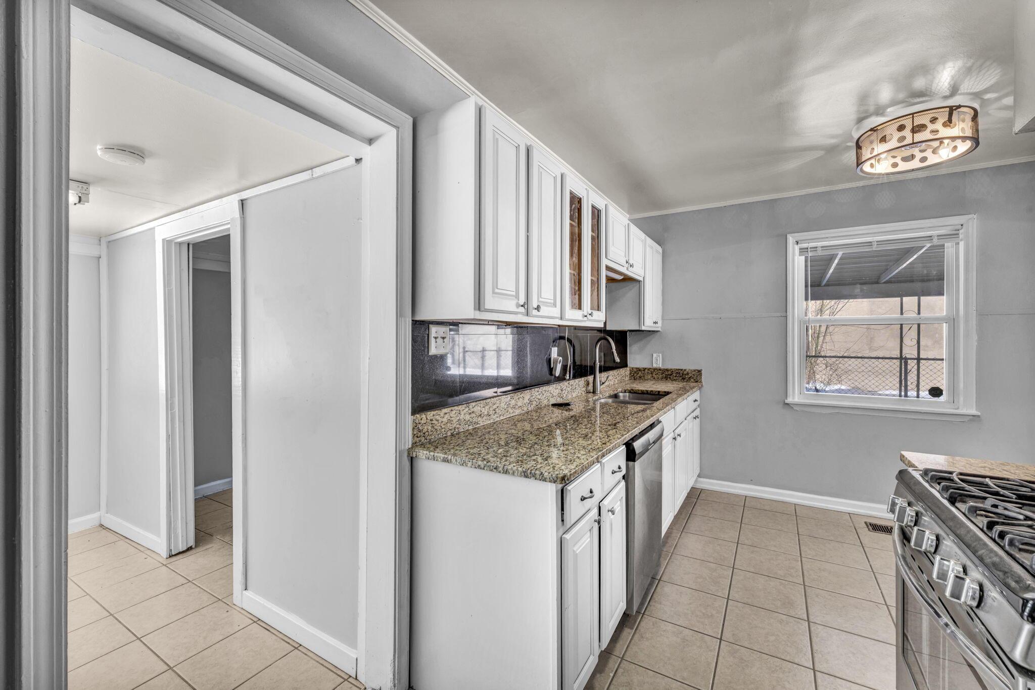 845 Exeter Road Columbus, OH 43213 - Photo 20 of 46 Kitchen