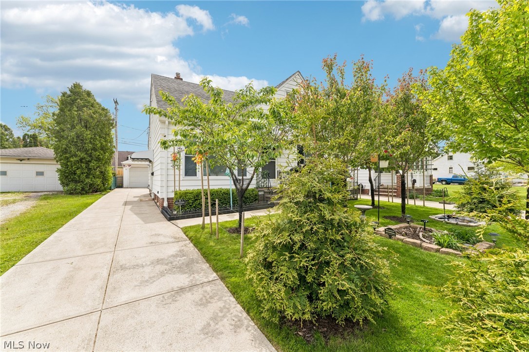 29306 Oakdale Road Willowick, OH 44095 - Photo 1 of 37
