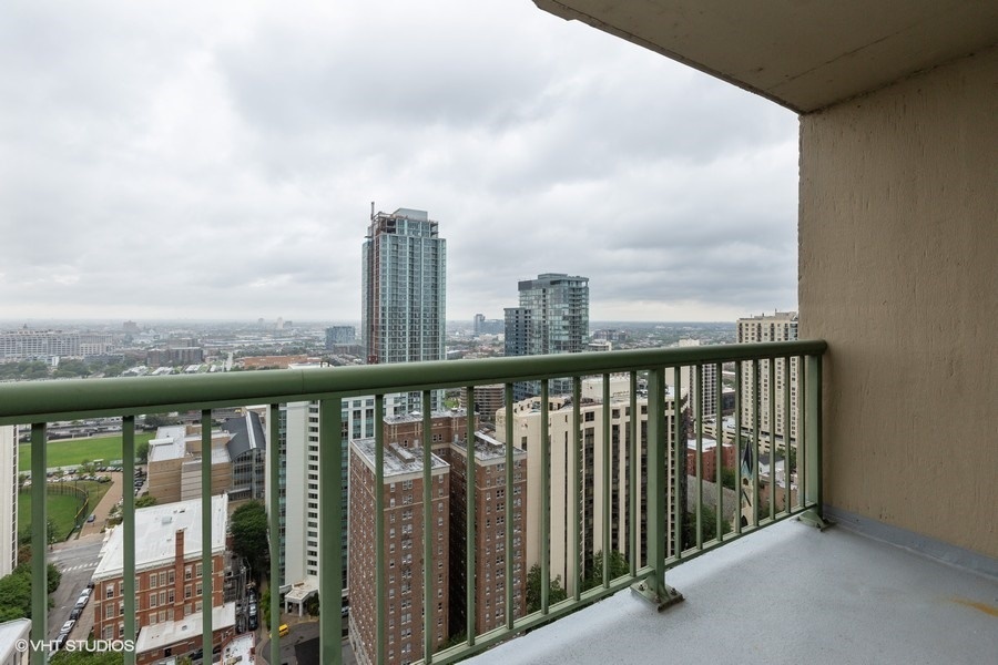 111 West Maple Street, Unit 2408 Chicago, IL 60610 - Photo 11 of 12