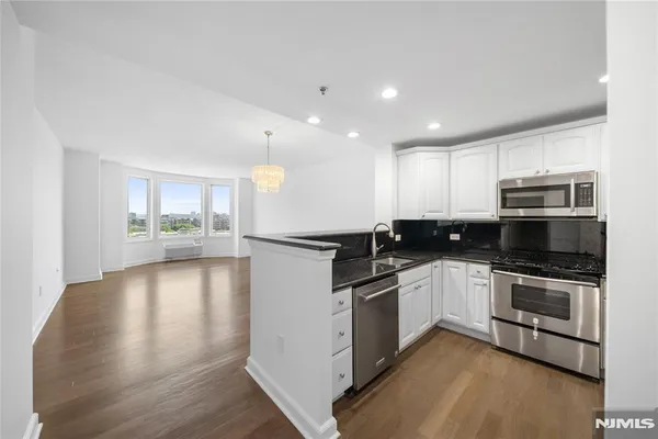$618,000 | 6408 City Place, Edgewater, NJ 07020