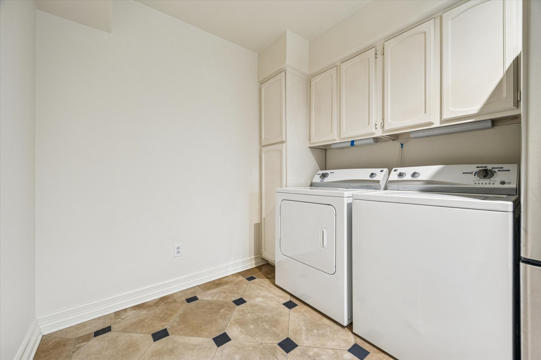 453 North Post Oak Lane Houston, TX 77024 - Photo 6 of 18 a utility room with dryer and washer