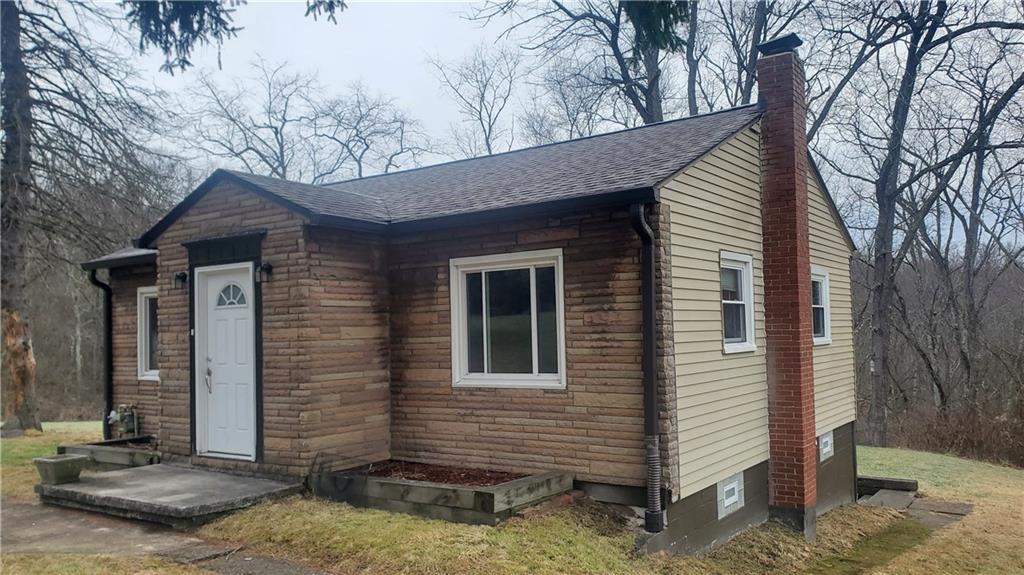 125 Michael Road Cheswick, PA 15024 - Photo 2 of 14 a front view of a house with garden