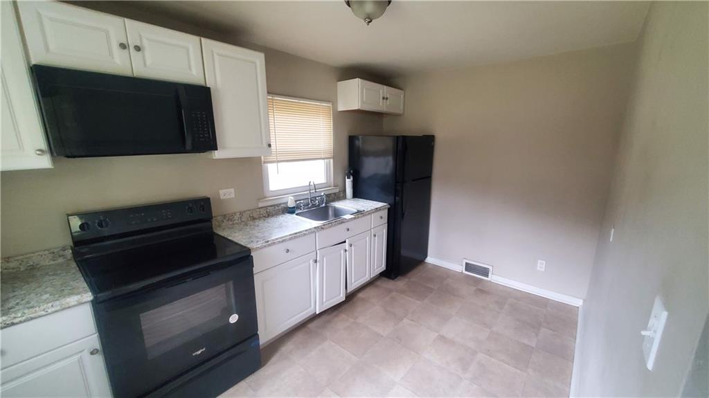 125 Michael Road Cheswick, PA 15024 - Photo 10 of 14 a kitchen with a sink stove and microwave