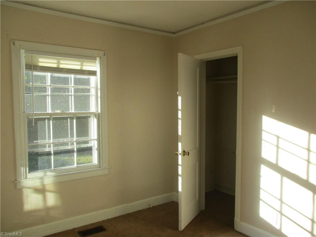 1706 Valley Ridge Drive High Point, NC 27260 - Photo 14 of 27 1st bedroom