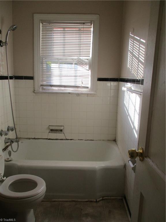 1706 Valley Ridge Drive High Point, NC 27260 - Photo 16 of 27 Bathroom
