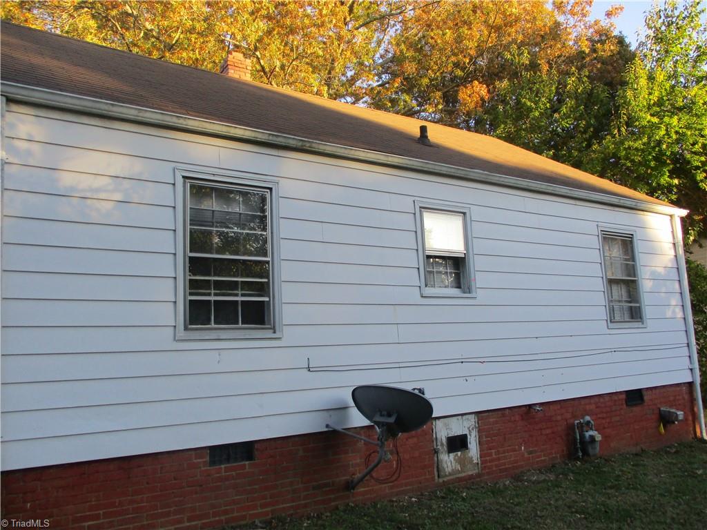 1706 Valley Ridge Drive High Point, NC 27260 - Photo 4 of 27 Gallery Image 4