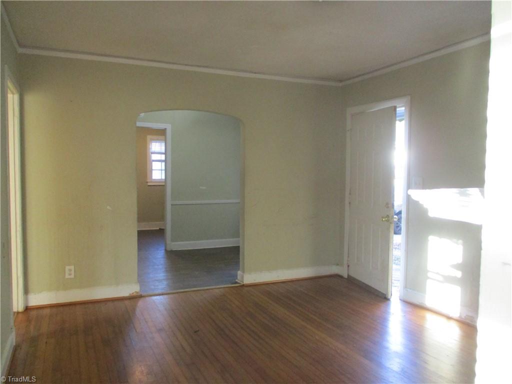 1706 Valley Ridge Drive High Point, NC 27260 - Photo 9 of 27 Living room
