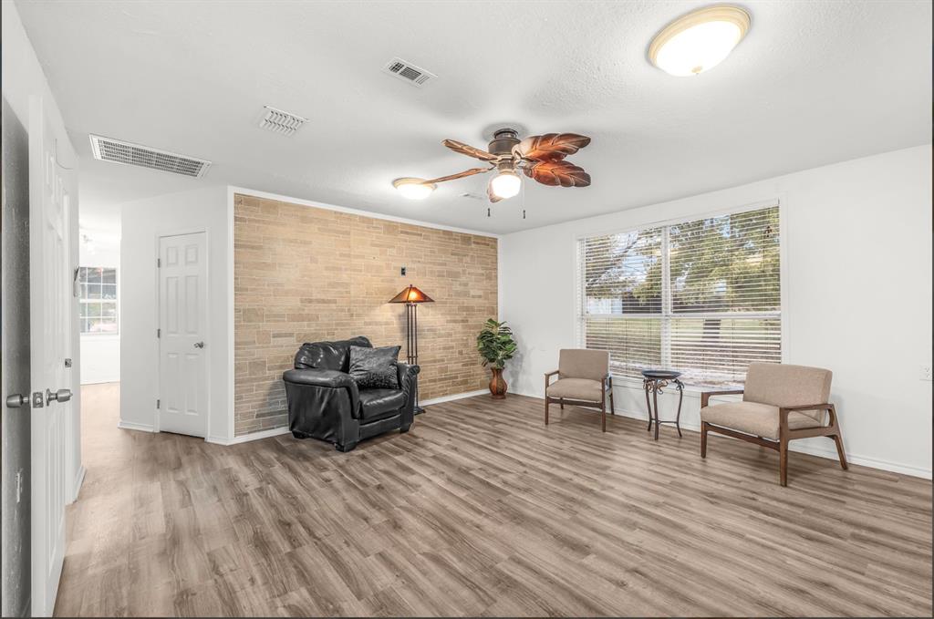 328 Creekview Meadows Drive Springtown, TX 76082 - Photo 10 of 15