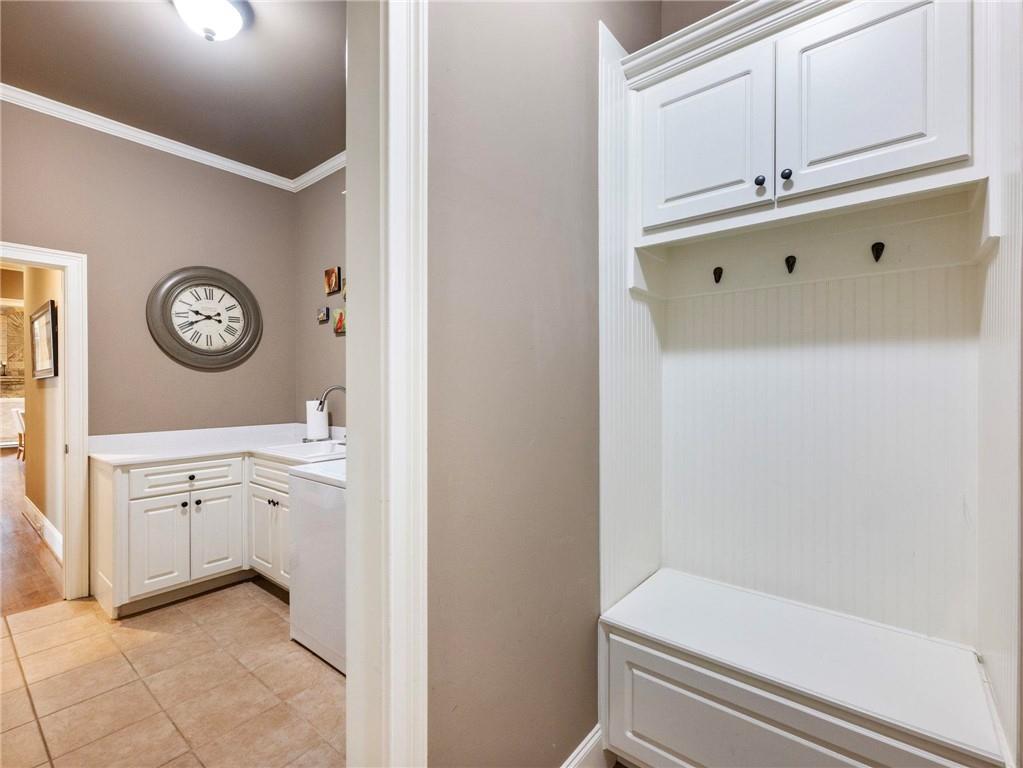 6147 Golf View Court Jefferson, GA 30549 - Photo 37 of 73 a bathroom with a bathtub and a sink