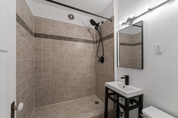 $1,395 | 2881 Irving Avenue South, Unit 201, Minneapolis, MN 55408