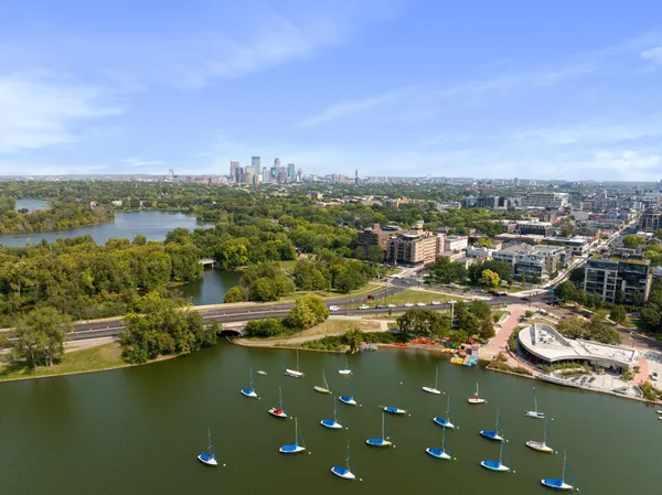 $1,395 | 2881 Irving Avenue South, Unit 201, Minneapolis, MN 55408