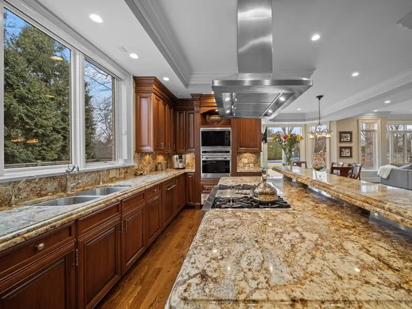 700 Greenwood Road, Northbrook, IL 60062