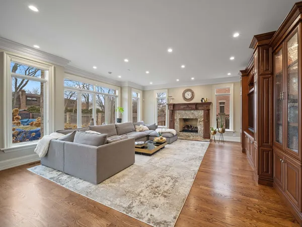 700 Greenwood Road, Northbrook, IL 60062